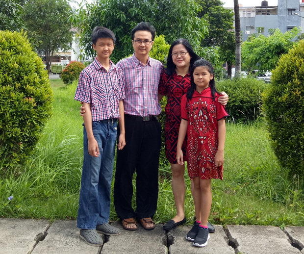 Yuzo with his wife, Yuliwaty,  son Jason (15) and daughter Janice (10).