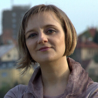 Dr Lina Toth Dr Lina Toth